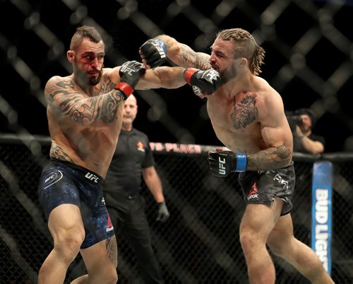 TREVOR HAGAN / WINNIPEG FREE PRESS
Santiago Ponzinibbio, left, defeats Mike Perry during their welterweight bout at UFC on Fox 26 at Bell MTS Place, Saturday, December 16, 2017.