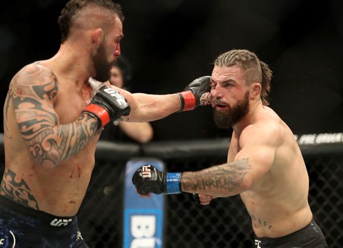 TREVOR HAGAN / WINNIPEG FREE PRESS
Santiago Ponzinibbio, left, defeats Mike Perry during their welterweight bout at UFC on Fox 26 at Bell MTS Place, Saturday, December 16, 2017.