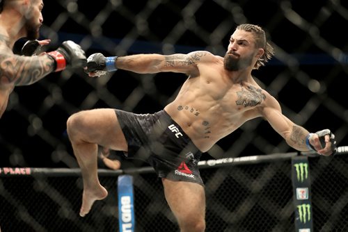 TREVOR HAGAN / WINNIPEG FREE PRESS
Mike Perry tries to kick Santiago Ponzinibbio during their bout at UFC on Fox 26 at Bell MTS Place, Saturday, December 16, 2017.