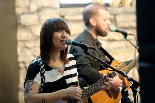 TREVOR HAGAN / WINNIPEG FREE PRESS
Nation of Two, Jessee Havey and Nathaniel Good, performing during the Sunday Brunch Collective at the Kitchen Sync, Sunday, December 17, 2017.