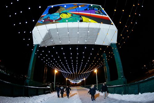 JOHN WOODS / WINNIPEG FREE PRESS
People were out enjoying the walking and skating trails at the Forks Sunday, December 17, 2017.
The new light installations include an archway of 12,500 lights through the Prairie Garden, between the Canopy Skating Rink and Oodena Celebration circle. The on-land skating and walking trails will also be lit.