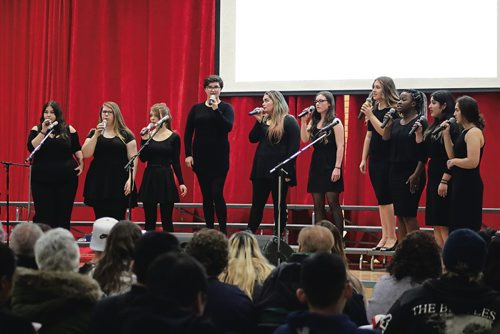 Canstar Community News Dec. 6, 2017 - The West Kildonan Collegiate hosted its annual Christmas Warm Up to the Winter concert on Dec. 6. (LIGIA BRAIDOTTI/CANSTAR COMMUNITY NEWS/TIMES)