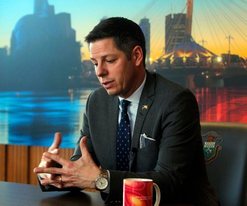 BORIS MINKEVICH / WINNIPEG FREE PRESS
City of Winnipeg Mayor Brian Bowman gets interviewed by Aldo Santin in his office at City Hall. ALDO SANTIN STORY Dec. 19, 2017