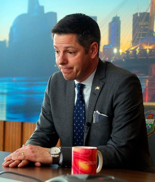 BORIS MINKEVICH / WINNIPEG FREE PRESS
City of Winnipeg Mayor Brian Bowman gets interviewed by Aldo Santin in his office at City Hall. ALDO SANTIN STORY Dec. 19, 2017