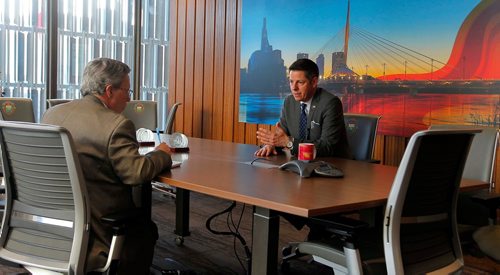 BORIS MINKEVICH / WINNIPEG FREE PRESS
City of Winnipeg Mayor Brian Bowman gets interviewed by Aldo Santin in his office at City Hall. ALDO SANTIN STORY Dec. 19, 2017