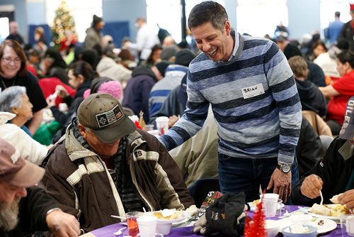 JOHN WOODS / WINNIPEG FREE PRESS
Mayor Brian Bowman laughs with a guest at the Christmas meal at Siloam Mission Sunday, December 24, 2017.