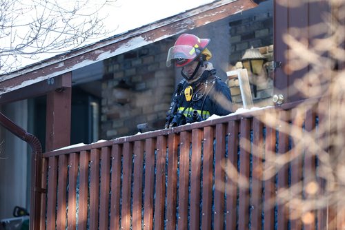 JOHN WOODS / WINNIPEG FREE PRESS
Firefighters work to extinguish at fire at 124 Kay Crescent Monday, December 25, 2017.
