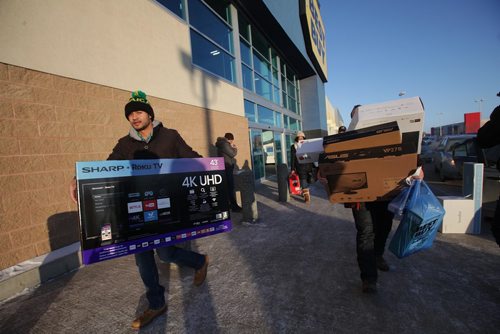 RUTH BONNEVILLE / WINNIPEG FREE PRESS

Shoppers leave Best Buy at Polo Park loaded down with boxes  braving the cold for the annual boxing day salesTuesday. 



Dec 26, 2017
