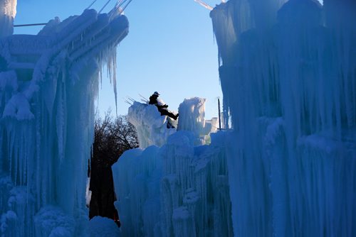 JOHN WOODS / WINNIPEG FREE PRESS
Ice crew member Jeff Yaremko works on the Ice Castle at the Forks Tuesday, December 26, 2017. Management says they plan on opening in January, but people can check their website ice castles.com or their social media for updates.