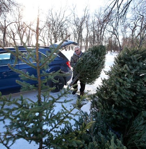 WAYNE GLOWACKI / WINNIPEG FREE PRESS 

Terry Harris drops off his Christmas tree at the Let's Chip In Depot in Kildonan Park Wednesday morning.  This in one of the nine Lets Chip In Depot locations in Winnipeg that are now open until January 31, 2018. Trees placed at the curb next to recycling or garbage carts will not be collected. Winnipeg residents recycled 9,414 trees last season. By keeping Christmas trees out of the landfills helps reduce harmful greenhouse gas emissions.   Dec. 27  2017
