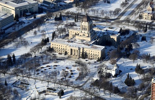 TREVOR HAGAN / WINNIPEG FREE PRESS
The Manitoba Legislative Building, Wednesday, December 27, 2017.