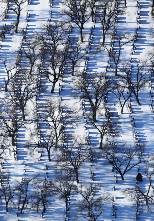 TREVOR HAGAN / WINNIPEG FREE PRESS
Elmwood Cemetery, Wednesday, December 27, 2017.