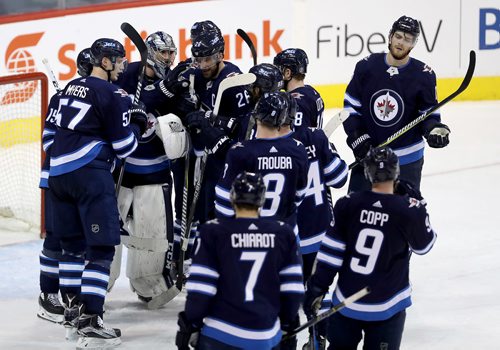 TREVOR HAGAN / WINNIPEG FREE PRESS
The Winnipeg Jets' celebrate after defeating the Edmonton Oilers' during NHL hockey action, Wednesday, December 27, 2017.