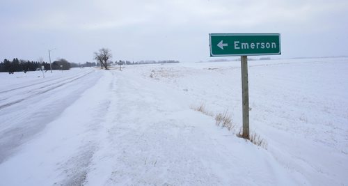 WAYNE GLOWACKI / WINNIPEG FREE PRESS 

The international border road on the outskirts to Emerson,  Minnesota is at right.   Dylan Robertson story   Dec. 28  2017