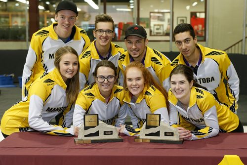 JOHN WOODS / WINNIPEG FREE PRESS
Team JT Ryan (L) and his team, from left, Jacques Gauthier, Colin Kurz, and Brendan Bilawka and Team Shae Bevan, Kyla Grabowski, Paige Beaudry and Jessica Hancoxin are the Manitoba Provincial Junior Curlng Champions in Altona Sunday, Dec 31, 2017.