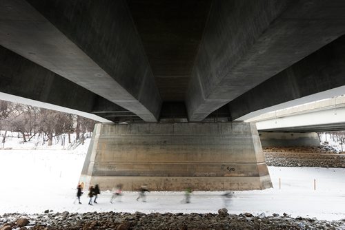 JOHN WOODS / WINNIPEG FREE PRESS
The Forks skating trail was extended up the Assiniboine to Osbourne and opened to skaters Tuesday, January 2, 2018.