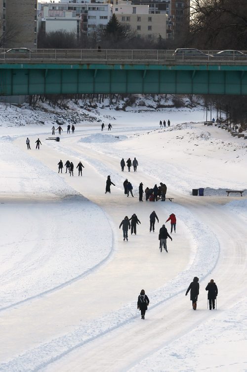 JOHN WOODS / WINNIPEG FREE PRESS
The Forks skating trail was extended up the Assiniboine to Osbourne and opened to skaters Tuesday, January 2, 2018.