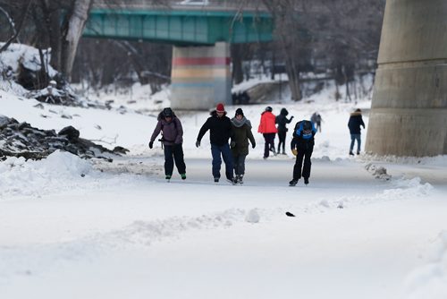 JOHN WOODS / WINNIPEG FREE PRESS
The Forks skating trail was extended up the Assiniboine to Osbourne and opened to skaters Tuesday, January 2, 2018.