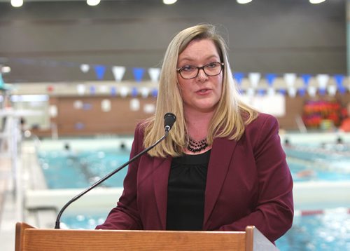 RUTH BONNEVILLE / WINNIPEG FREE PRESS

City of Winnipeg holds presser on their new pilot program to provide school-aged children basic swim and water safety skills at  presser held next to pool at Cindy Klassen Recreation Complex Wednesday.  
Jennifer Sarna, Manager of Aquatic Services speaks at podium at news conference.  


Jan 03, 2018
