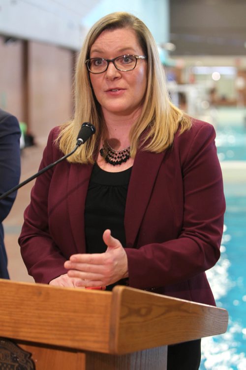 RUTH BONNEVILLE / WINNIPEG FREE PRESS

City of Winnipeg holds presser on their new pilot program to provide school-aged children basic swim and water safety skills at  presser held next to pool at Cindy Klassen Recreation Complex Wednesday.  
Jennifer Sarna, Manager of Aquatic Services speaks at podium at news conference.  



Jan 03, 2018
