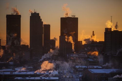 MIKE DEAL / WINNIPEG FREE PRESS
The sun rises over downtown Winnipeg as seen from the new Manitoba Clinic building.
180104 - Thursday, January 04, 2018.