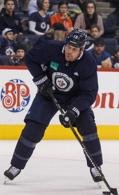 MIKE DEAL / WINNIPEG FREE PRESS
Winnipeg Jets' Matt Hendricks (15) during practice at Bell MTS Place.
180104 - Thursday, January 04, 2018.