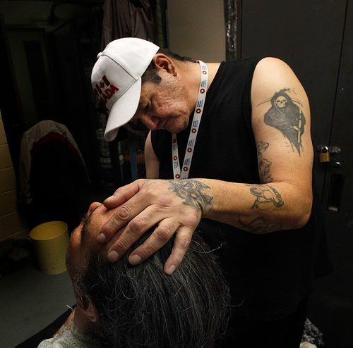 PHIL HOSSACK / Winnipeg Free Press -  "Double D" aka Dominic Vincent shaves a beard off of Rob Nicholas' face Thursday evening at the Winnipeg Project's rehab division. See Jen Zorati's story. -   January 4, 2018