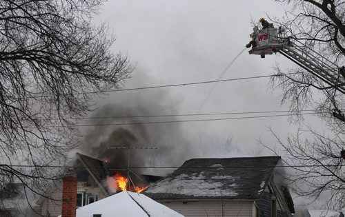 TREVOR HAGAN / WINNIPEG FRESS
Firefighters battle a blaze on Flora Ave. near Powers St., Sunday, January 7, 2018.
