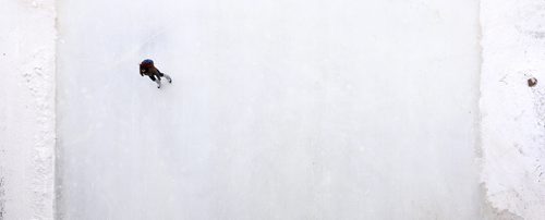 TREVOR HAGAN / WINNIPEG FREE PRESS
People skate on the River Trail on the Assiniboine River near The Forks, Sunday, January 7, 2018.