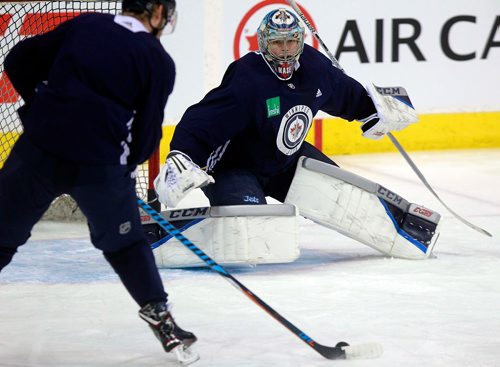 BORIS MINKEVICH / WINNIPEG FREE PRESS
Winnipeg Jets practice at Bell MTS Place. Goalie Steve, right, Mason was on the ice for a short time. Mike McIntyre story. January 8, 2018