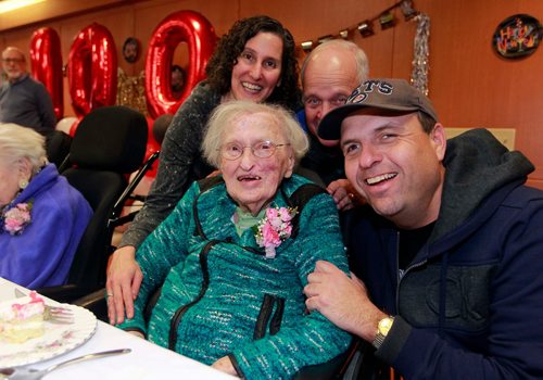 BORIS MINKEVICH / WINNIPEG FREE PRESS
The Saul and Claribel Simkin Centre had its annual Centenarian Celebration for all those who are joining the centenarian club this afternoon. Here 102 year old Marjorie Shatsky with, from left top, her niece Alison Kapalka, her son Rick Shatsky, and her grandson Myles Shatsky. Jane Gerster story. January 8, 2018