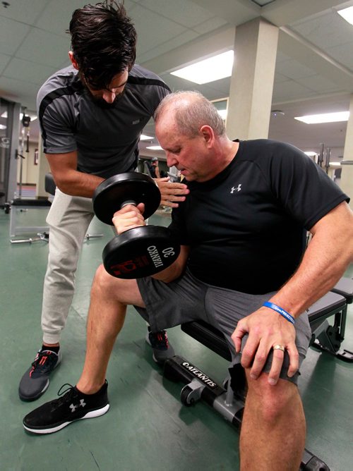 BORIS MINKEVICH / WINNIPEG FREE PRESS
Story on Richard White. He suffered a heart attack at age 50 and now goes the Reh-Fit Centre almost every day. He's part of a larger subculture there of non-gym-rat folks who go at six am several days a week. Photo taken at the Reh-Fit Centre with his personal trainer Clovis Baptista, left. Joel Schlesinger story. January 9, 2018