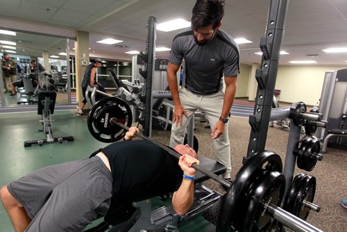 BORIS MINKEVICH / WINNIPEG FREE PRESS
Story on Richard White. He suffered a heart attack at age 50 and now goes the Reh-Fit Centre almost every day. He's part of a larger subculture there of non-gym-rat folks who go at six am several days a week. Photo taken at the Reh-Fit Centre with his personal trainer Clovis Baptista, right/top. Joel Schlesinger story. January 9, 2018