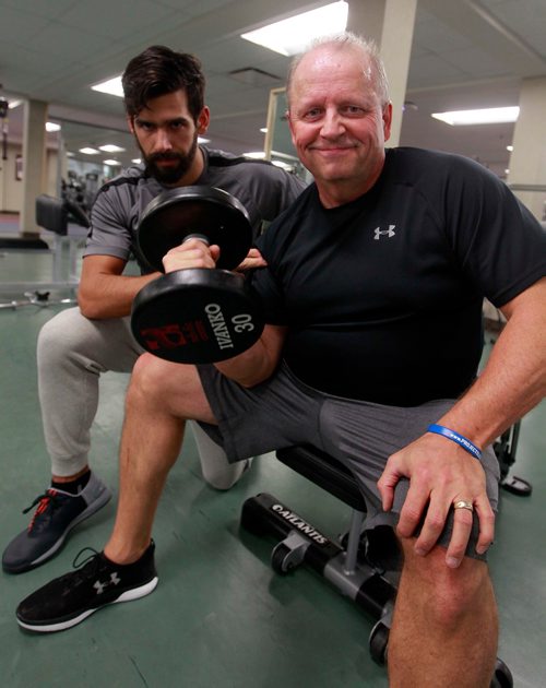 BORIS MINKEVICH / WINNIPEG FREE PRESS
Story on Richard White. He suffered a heart attack at age 50 and now goes the Reh-Fit Centre almost every day. He's part of a larger subculture there of non-gym-rat folks who go at six am several days a week. Photo taken at the Reh-Fit Centre with his personal trainer Clovis Baptista, left. Joel Schlesinger story. January 9, 2018