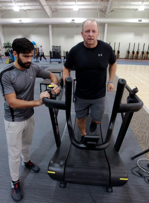 BORIS MINKEVICH / WINNIPEG FREE PRESS
Story on Richard White. He suffered a heart attack at age 50 and now goes the Reh-Fit Centre almost every day. He's part of a larger subculture there of non-gym-rat folks who go at six am several days a week. Photo taken at the Reh-Fit Centre with his personal trainer Clovis Baptista, left. Joel Schlesinger story. January 9, 2018