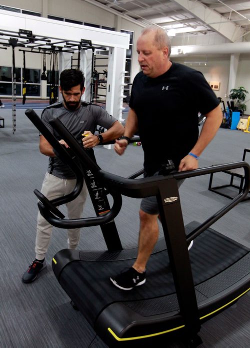 BORIS MINKEVICH / WINNIPEG FREE PRESS
Story on Richard White. He suffered a heart attack at age 50 and now goes the Reh-Fit Centre almost every day. He's part of a larger subculture there of non-gym-rat folks who go at six am several days a week. Photo taken at the Reh-Fit Centre with his personal trainer Clovis Baptista, left. Joel Schlesinger story. January 9, 2018