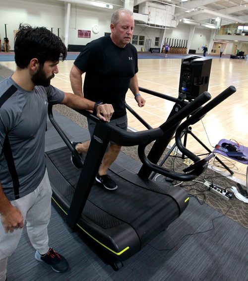 BORIS MINKEVICH / WINNIPEG FREE PRESS
Story on Richard White. He suffered a heart attack at age 50 and now goes the Reh-Fit Centre almost every day. He's part of a larger subculture there of non-gym-rat folks who go at six am several days a week. Photo taken at the Reh-Fit Centre with his personal trainer Clovis Baptista, left. Joel Schlesinger story. January 9, 2018