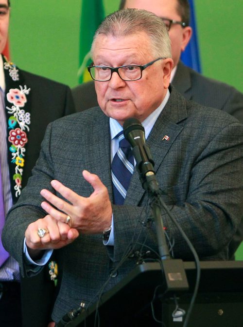 BORIS MINKEVICH / WINNIPEG FREE PRESS
The Honourable Ralph Goodale, Minister of Public Safety and Emergency Preparedness, makes an announcement related to policing in Indigenous communities at The Rotunda Room, Neeginan Centre, 181 Higgins Avenue in Winnipeg. Alexandra Paul story. January 10, 2018