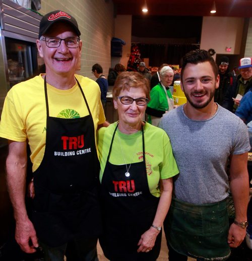 BORIS MINKEVICH / WINNIPEG FREE PRESS
VOLUNTEER COLUMN - From left, Dennis & Sharon McGavock and Mickey Serebnitski volunteer at Agape Table at 175 Colony Street. Aaron Epp story. January 10, 2018