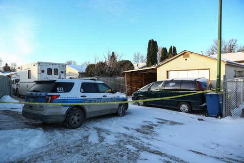 MIKE DEAL / WINNIPEG FREE PRESS
Winnipeg police are on the scene at a Maples residence and have been there since Tuesday night.
180111 - Thursday, January 11, 2018.