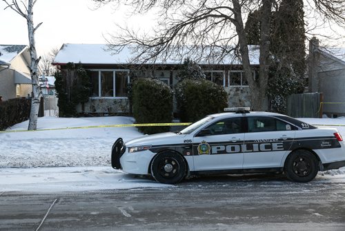 MIKE DEAL / WINNIPEG FREE PRESS
Winnipeg police are on the scene at a Maples residence and have been there since Tuesday night.
180111 - Thursday, January 11, 2018.