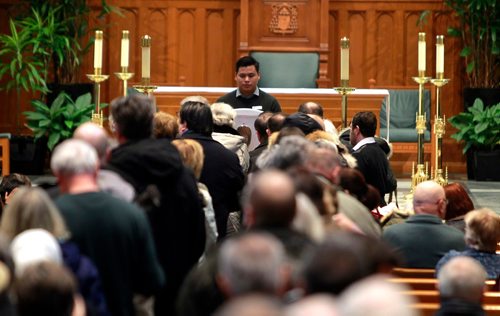 BORIS MINKEVICH / WINNIPEG FREE PRESS
Hundreds of people line up to see the severed arm of St. Francis Xavier, a Catholic missionary who died more than 400 years ago. It is on a tour of Canada and is in Winnipeg at St. Marys Cathedral today. The arm and hand of the saint -- which is said to have blessed and baptized thousands -- has begun a one-month, tour of Canada that will go until February 2nd. Bill Redekop story. January 16, 2018