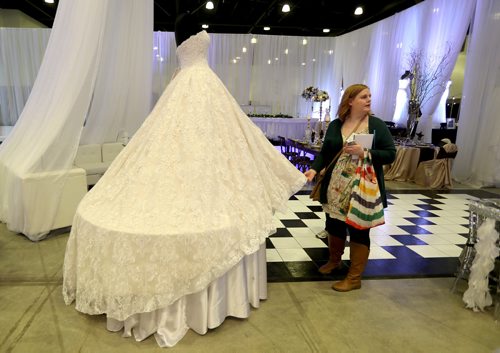 TREVOR HAGAN / WINNIPEG FREE PRESS
Erin Lebar attended the wonderful wedding show at the Convention Centre, with her mother, Patty Sauder, Sunday, January 21, 2018.