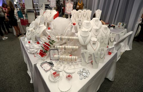 TREVOR HAGAN / WINNIPEG FREE PRESS
Elise Accessories display. Erin Lebar in the Double Take Cakes & Desserts display at the wonderful wedding show at the Convention Centre, Sunday, January 21, 2018.