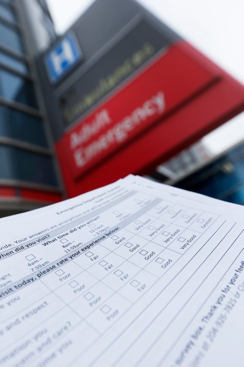 JOHN WOODS / WINNIPEG FREE PRESS
Health Sciences Centre (HSC) survey is photographed outside the emergency ward Monday, January 22, 2018.   HSC and some Winnipeg hospitals are circulating service surveys to their clients