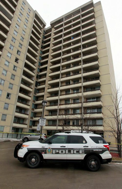 BORIS MINKEVICH / WINNIPEG FREE PRESS
Crime scene at his rise apartments called Lancing Court at 233 Booth Drive. Police and Cadets on scene. St. James. January 24, 2018