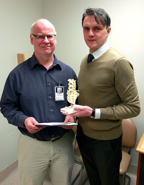BORIS MINKEVICH / WINNIPEG FREE PRESS
Manitoba's Spine Clinic at HSC. From left, Neil MacHutchon (dir. of physiotherapy HSC/WRHA) and Dr. Michael Johnson (spine surgeon). They pose for a photo in one of the two rooms they use to check out patients at HSC. Jane Gerster story. January 24, 2018