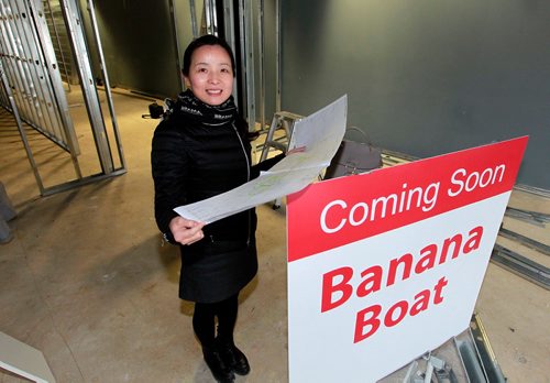 BORIS MINKEVICH / WINNIPEG FREE PRESS
For story on the reopening/relocation of the Banana Boat ice cream parlour this spring. Owner Hui Chen poses holding the site plans in the new shop being built at 166-25 Meadowood Drive. Randy Turner story. January 26, 2018