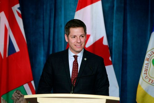 BORIS MINKEVICH / WINNIPEG FREE PRESS
Winnipeg Mayor Brian Bowman announces the creation of a team to study implications of the future legalization of pot. Press conference took place in the lower level press room at City Hall. CAROL SANDERS STORY.January 29, 2018