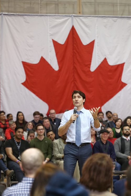 MIKE DEAL / WINNIPEG FREE PRESS
Canadian Prime Minister Justin Trudeau speaks during a town hall meeting at the UofM in Winnipeg, Wednesday, January 31, 2018.